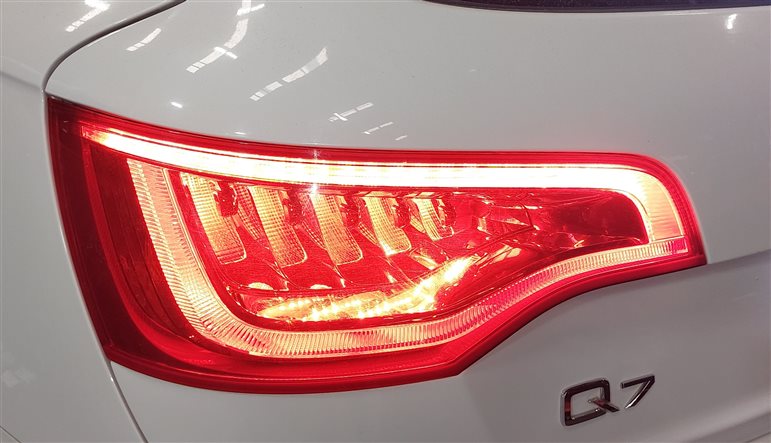 Thumbnail 2: 2010-2015 AUDI Q7 (4L) REAR LEFT DRIVER TAILLIGHT BRAKE LIGHT LAMP (LED)