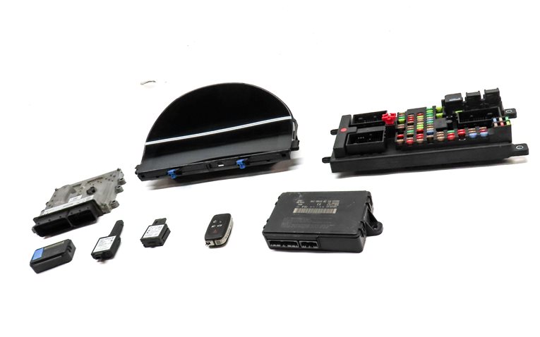Thumbnail 3: 2010-2012 RANGE ROVER (L322) 5.0L SUPERCHARGED ENGINE IMMOBILIZER MODULE KEY SET