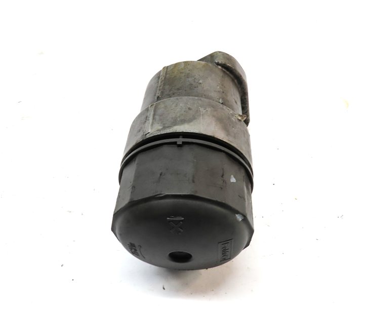 Thumbnail 5: 2010 RANGE ROVER (L322) 5.0L NON-SUPER ENGINE OIL FILTER HOUSING w/ CAP