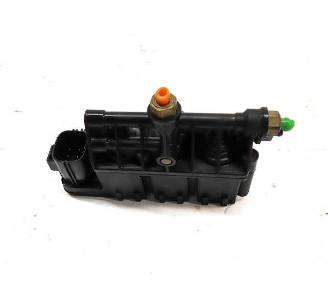 Thumbnail 5: 2010 RANGE ROVER (L322) AIR SUSPENSION TRANSFER VALVE