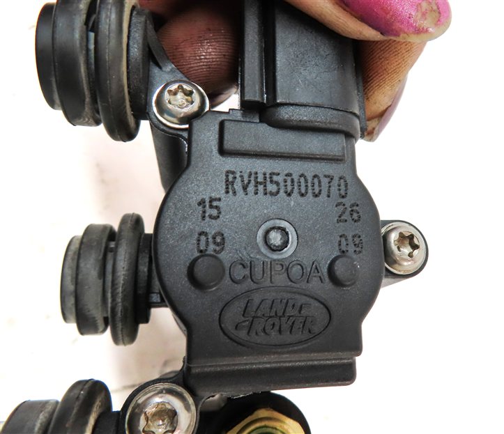 Thumbnail 7: 2010 RANGE ROVER (L322) AIR COMPRESSOR SYSTEM SUSPENSION TRANSFER RELIEF VALVE