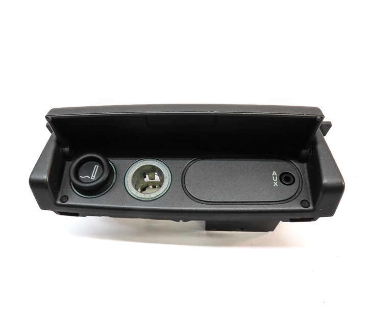 Thumbnail 8: 2010 RANGE ROVER (L322) AUXILIARY AUX IN JACK w/ 12V POWER SOCKET
