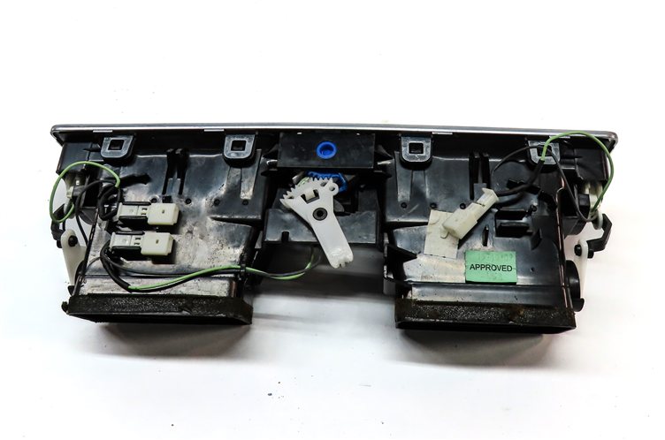 Thumbnail 7: 2010 RANGE ROVER (L322) FRONT CENTER DASH HVAC A/C HEATER AIR VENT