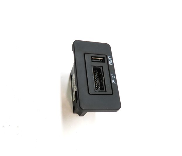 Thumbnail 4: 2010 RANGE ROVER (L322) USB IPOD INPUT JACK PANEL