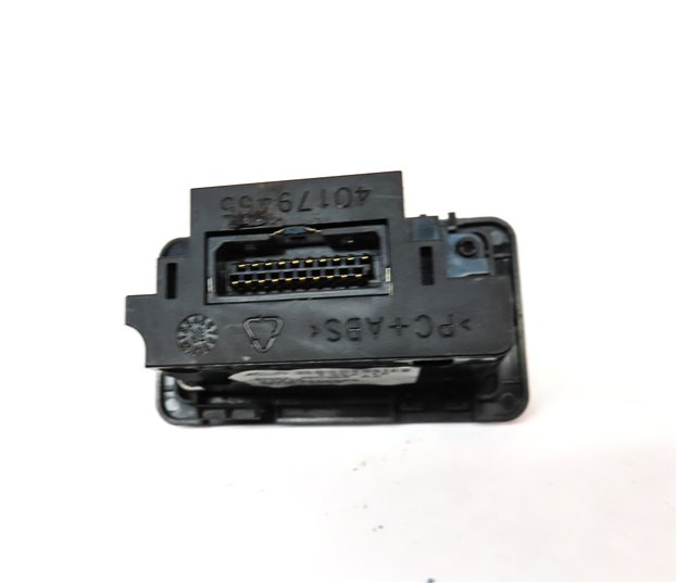 Thumbnail 6: 2010 RANGE ROVER (L322) USB IPOD INPUT JACK PANEL