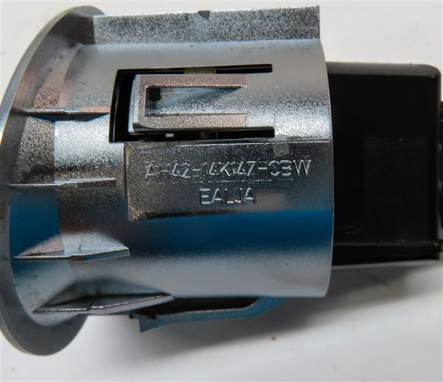 Thumbnail 7: 2010 RANGE ROVER (L322) GLOVE BOX OPEN PUSH BUTTON SWITCH