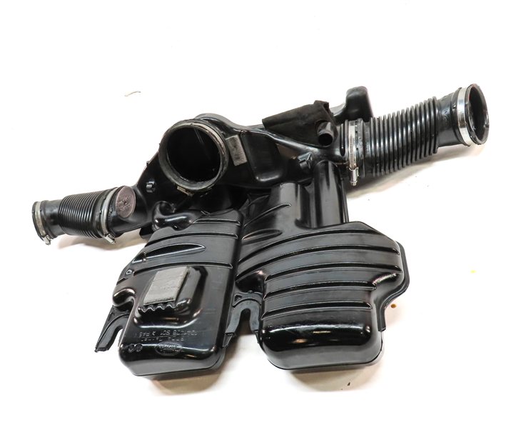 Thumbnail 2: 2010 RANGE ROVER (L322) 5.0L NON-SUPER ENGINE AIR INTAKE RESONATOR ASSEMBLY