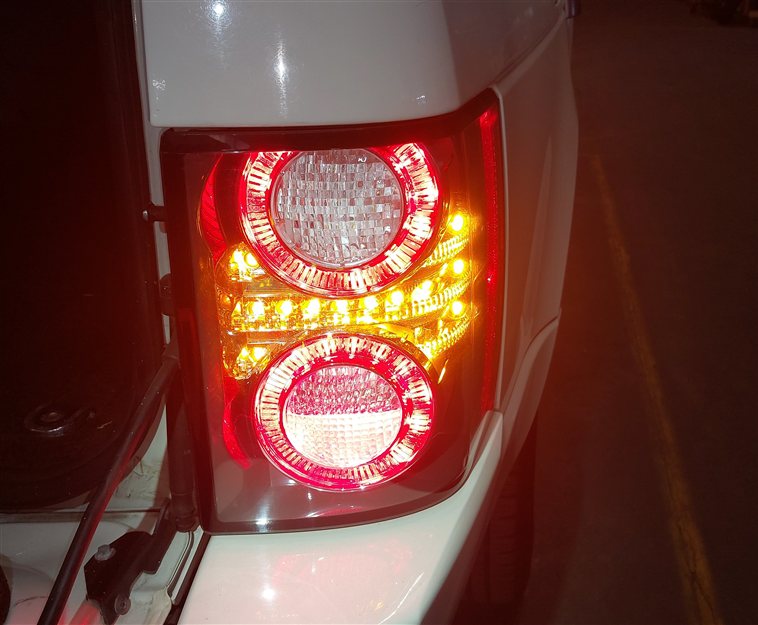 Thumbnail 2: 10-11 RANGE ROVER L322 RIGHT PASSENGER TAILLIGHT BRAKE LIGHT LAMP (GRAY HOUSING)