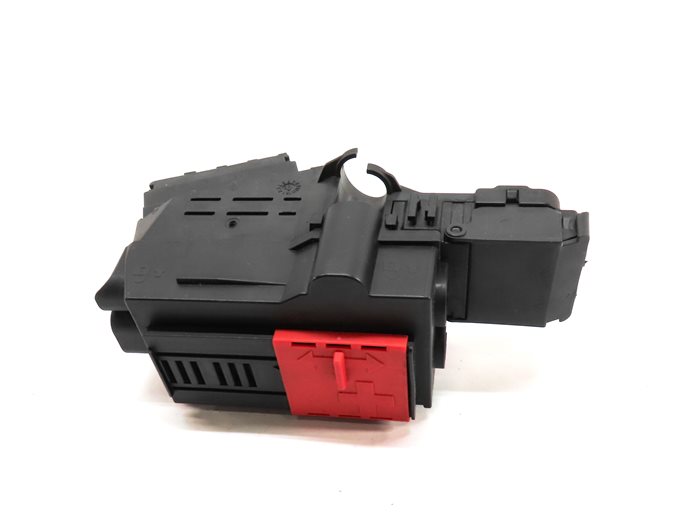 Thumbnail 2: 2014 MERCEDES GL450 (X166) FRONT ENGINE BAY POSITVE BATTERY JUMP POST (BLACK)