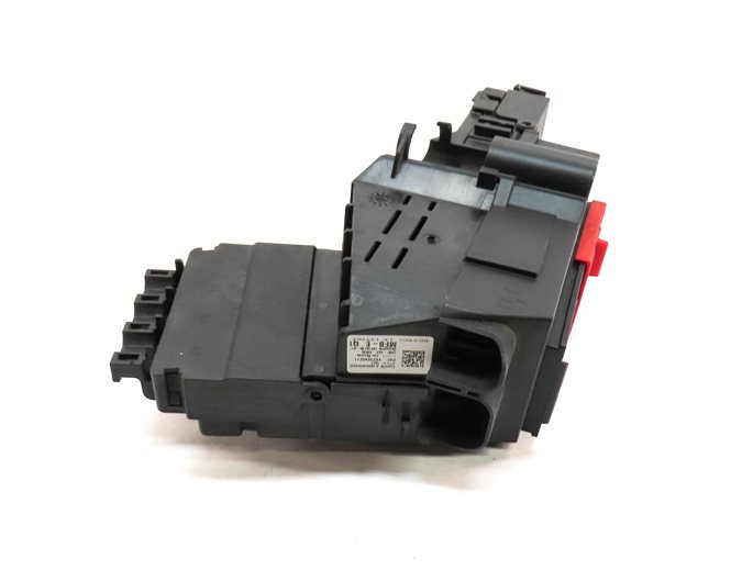 Thumbnail 3: 2014 MERCEDES GL450 (X166) FRONT ENGINE BAY POSITVE BATTERY JUMP POST (BLACK)