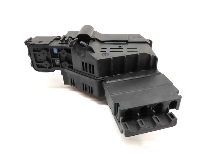 Thumbnail 4: 2014 MERCEDES GL450 (X166) FRONT ENGINE BAY POSITVE BATTERY JUMP POST (BLACK)
