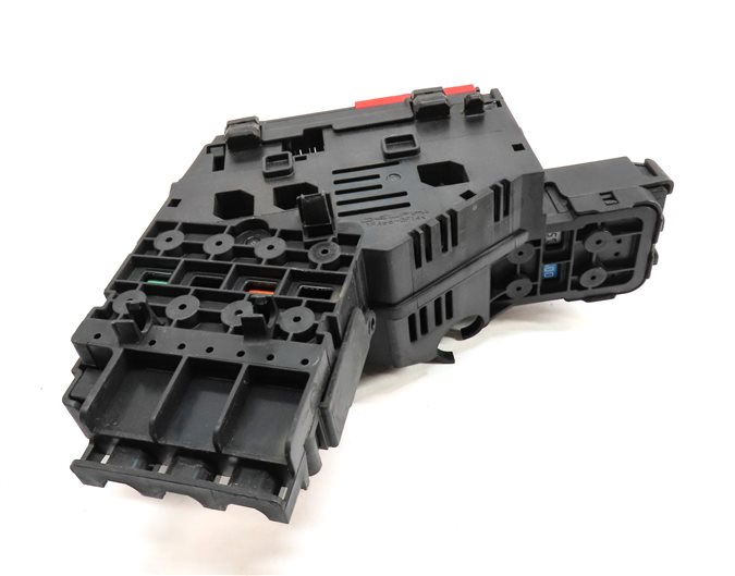 Thumbnail 6: 2014 MERCEDES GL450 (X166) FRONT ENGINE BAY POSITVE BATTERY JUMP POST (BLACK)