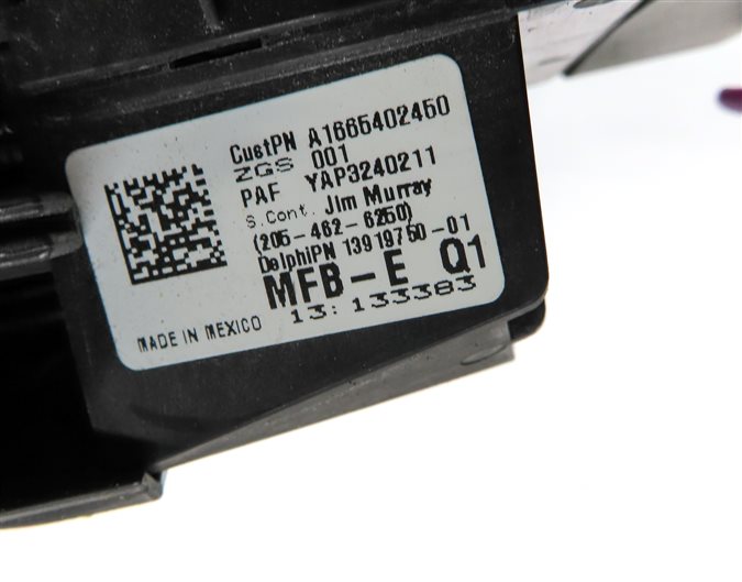Thumbnail 7: 2014 MERCEDES GL450 (X166) FRONT ENGINE BAY POSITVE BATTERY JUMP POST (BLACK)
