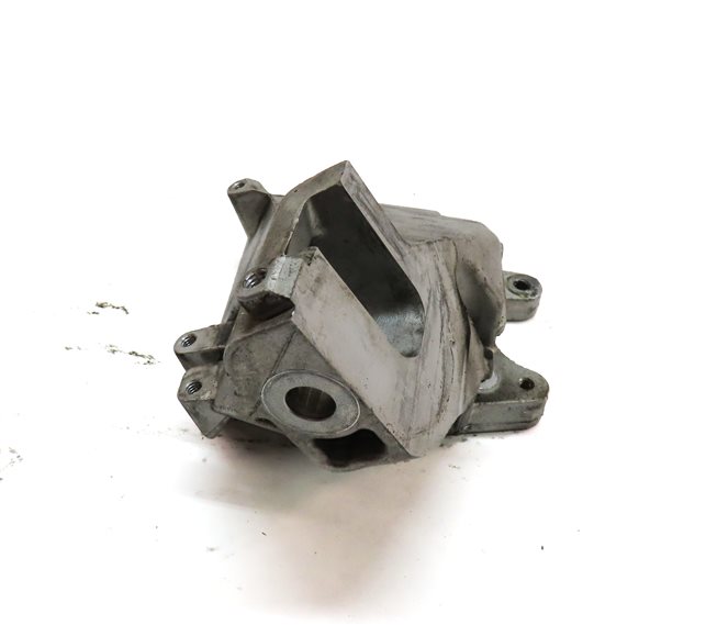 Thumbnail 4: 2014 MERCEDES GL450 (X166) 4.6L ENGINE RIGHT PASSENGER MOTOR MOUNT BRACKET