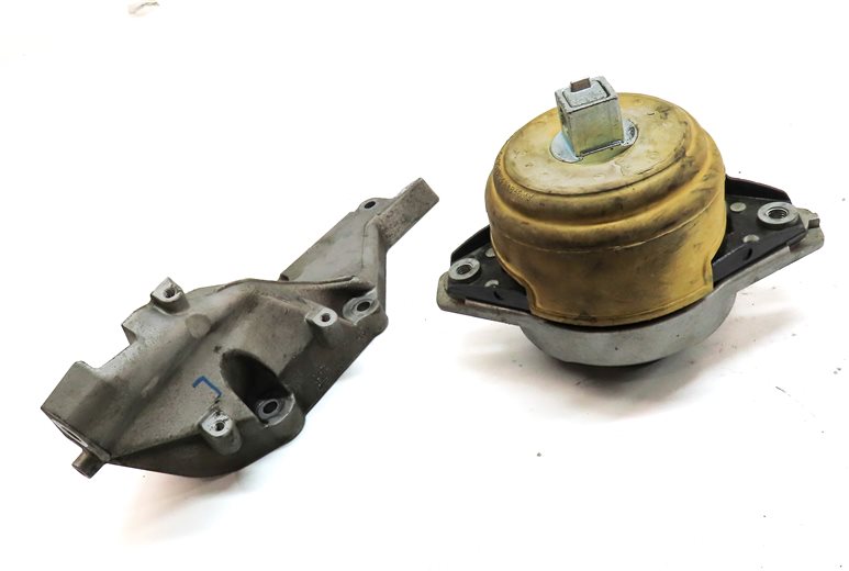 Thumbnail 2: 2014 MERCEDES GL450 (X166) 4.6L ENGINE LEFT DRIVER MOTOR MOUNT w/ BRACKET SET/2