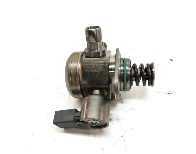 Thumbnail 5: 11-20 MERCEDES E S SL GL (W205 W166 W212 X166 X253) V8 LEFT MECHANICAL FUEL PUMP
