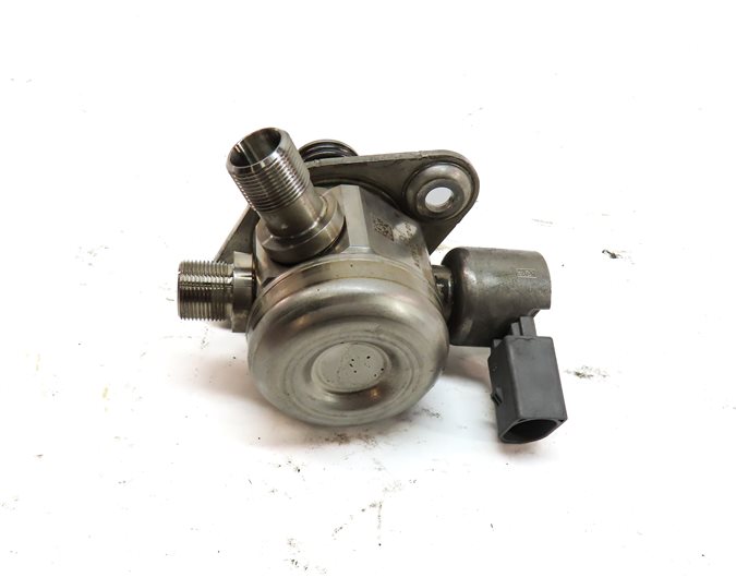 Thumbnail 6: 11-20 MERCEDES E S SL GL (W205 W166 W212 X166 X253) V8 LEFT MECHANICAL FUEL PUMP