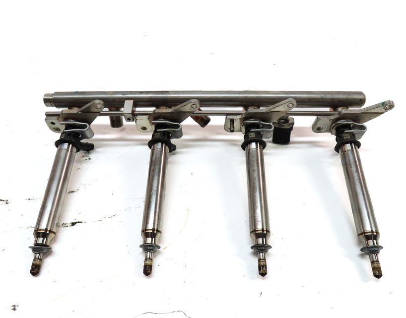 Thumbnail 5: 2014 MERCEDES GL450 (X166) 4.6L M278 ENGINE LEFT & RIGHT FUEL RAIL w/ INJECTORS