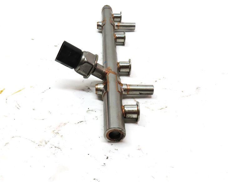 Thumbnail 3: 2019 AUDI Q5 (FY 80A) 2.0L (DJYA) ENGINE MOTOR FUEL RAIL w/ PRESSURE SENSOR