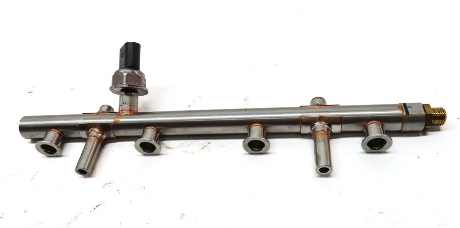 Thumbnail 4: 2019 AUDI Q5 (FY 80A) 2.0L (DJYA) ENGINE MOTOR FUEL RAIL w/ PRESSURE SENSOR