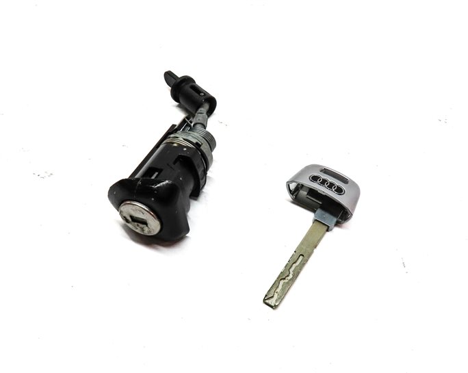 2019 AUDI Q5 (FY 80A) FRONT LEFT DRIVER DOOR HANDLE LOCK CYLINDER w/ KEY