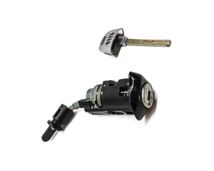 Thumbnail 4: 2019 AUDI Q5 (FY 80A) FRONT LEFT DRIVER DOOR HANDLE LOCK CYLINDER w/ KEY