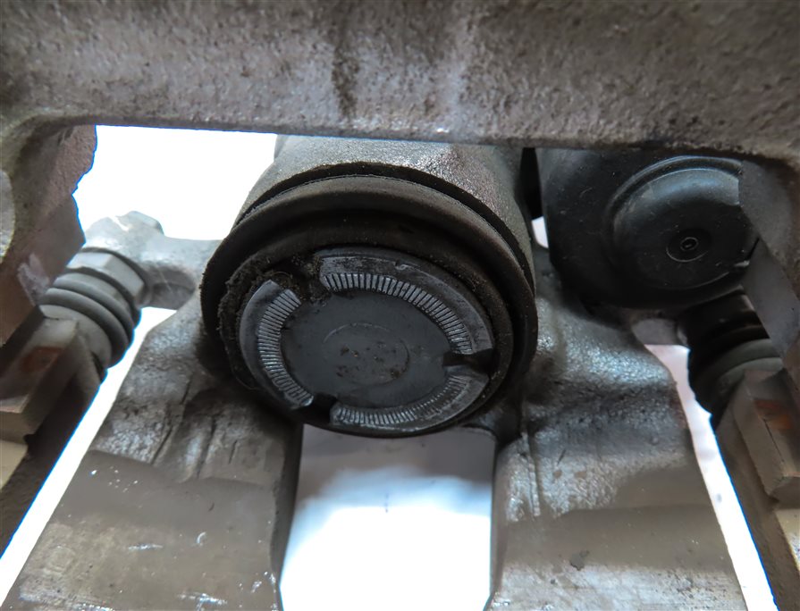 Thumbnail 8: 2018-2020 AUDI Q5 (FY 80A) REAR RIGHT PASSENGER BRAKE CALIPER w/ ACTUATOR MOTOR