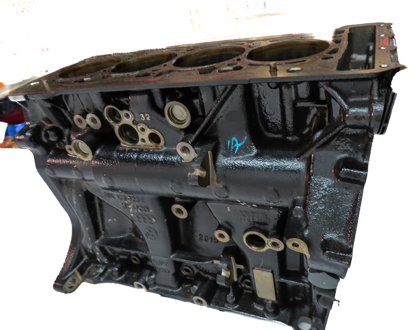 Thumbnail 5: 2019-2020 AUDI Q5 (FY 80A) 2.0L DJYA ENGINE MOTOR CYLINDER BLOCK (25k)