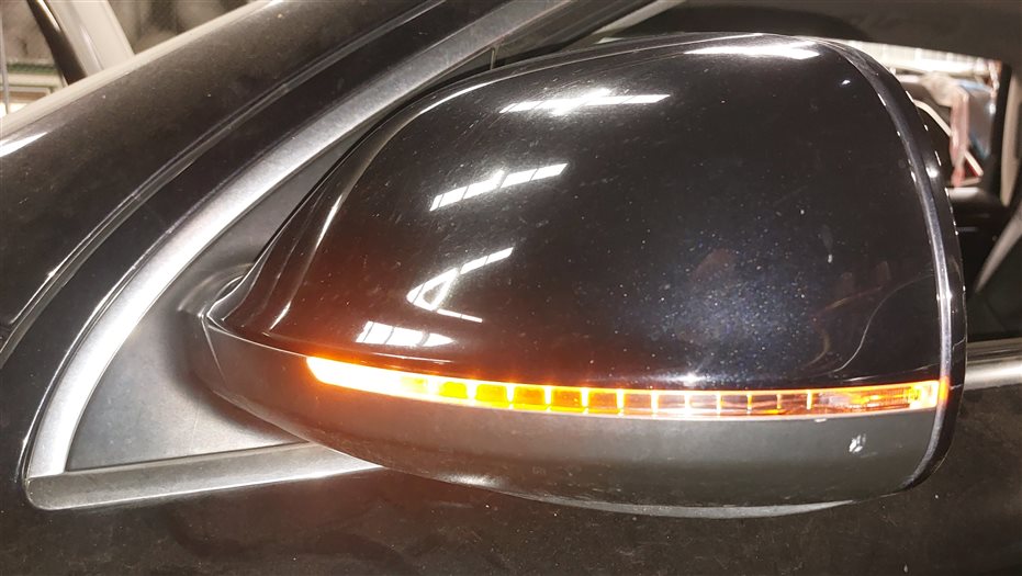 Thumbnail 2: 10-12 AUDI Q7 (4L) LEFT DRIVER P-FOLD AUTODIM MEMORY DOOR MIRROR (Black)