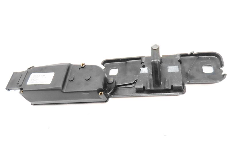 Thumbnail 2: 2015 AUDI Q5 (B8 8R) REAR TRUNK TAILGATE LIFTGATE HATCH LID LATCH STRIKER PLATE