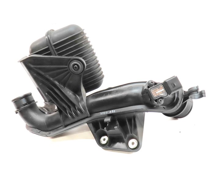 Thumbnail 2: 2015 AUDI Q5 (B8 8R) 2.0L (CPMB) ENGINE INTERCOOLER PIPE DUCT w/ DAMPENER