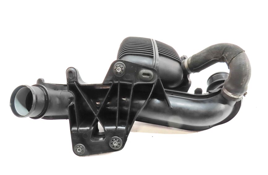 Thumbnail 6: 2015 AUDI Q5 (B8 8R) 2.0L (CPMB) ENGINE INTERCOOLER PIPE DUCT w/ DAMPENER