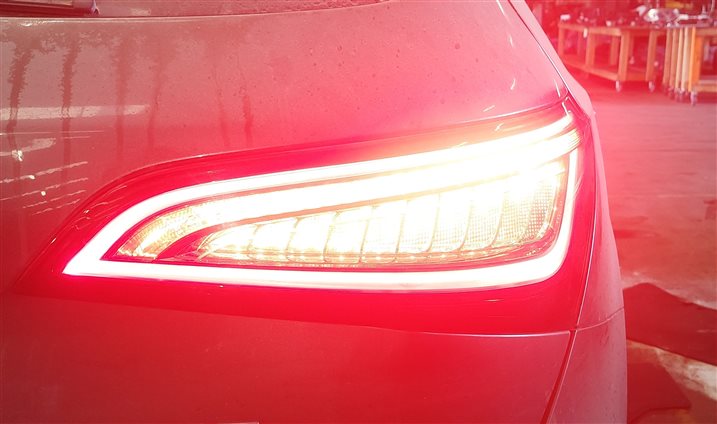 Thumbnail 2: 2013-2017 AUDI Q5 SQ5 (B8 8R) RIGHT PASSENGER TAILLIGHT BRAKE LIGHT LAMP (LED)