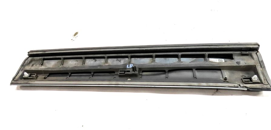 Thumbnail 6: 13-17 AUDI Q5 (B8 8R) REAR LEFT DOOR EXTERIOR LOWER MOULDING RUNNER TRIM (Gray)