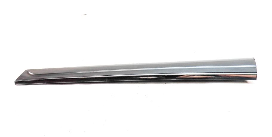 Thumbnail 2: 13-17 AUDI Q5 B8 8R FRONT RIGHT PASSENGER LOWER DOOR MOULDING TRIM PANEL (Gray)