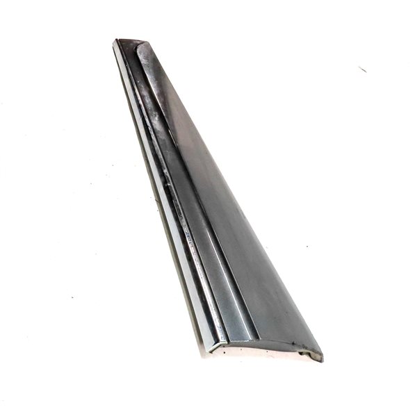 Thumbnail 3: 13-17 AUDI Q5 B8 8R FRONT RIGHT PASSENGER LOWER DOOR MOULDING TRIM PANEL (Gray)