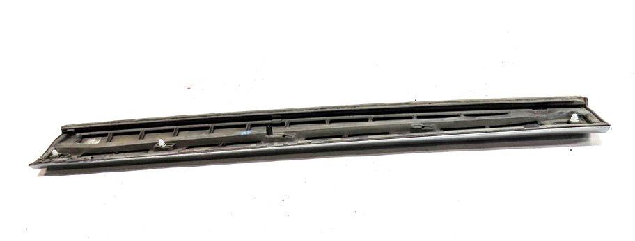 Thumbnail 6: 13-17 AUDI Q5 B8 8R FRONT RIGHT PASSENGER LOWER DOOR MOULDING TRIM PANEL (Gray)