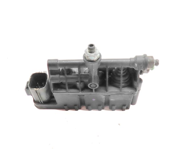 Thumbnail 4: 2010 LAND ROVER LR4 (L319) REAR AIR RIDE SUSPENSION RELIEF VALVE BLOCK