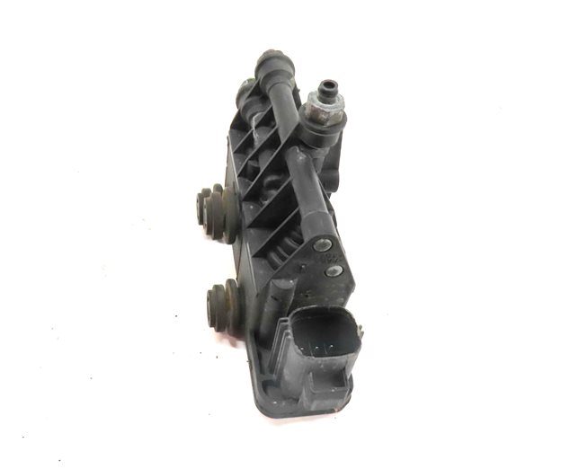 Thumbnail 6: 2010 LAND ROVER LR4 (L319) REAR AIR RIDE SUSPENSION RELIEF VALVE BLOCK