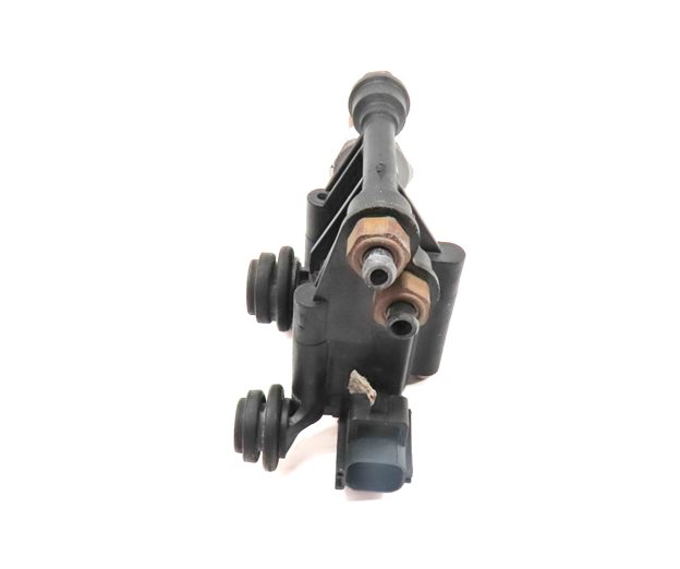 Thumbnail 3: 2010 LAND ROVER LR4 (L319) REAR AIR RIDE SUSPENSION RELIEF VALVE BLOCK
