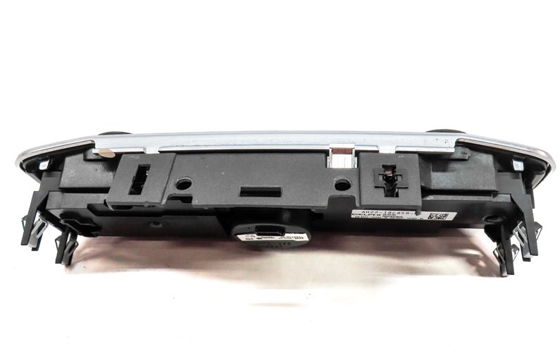Thumbnail 4: 10 LAND ROVER LR4 (L319) FRONT CENTER DASH CLOCK PHONE AUDIO VIDEO CONTROL PANEL