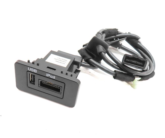 2010 LAND ROVER LR4 (L319) USB iPOD PLUG PORT PANEL w/ WIRE WIRING HARNESS