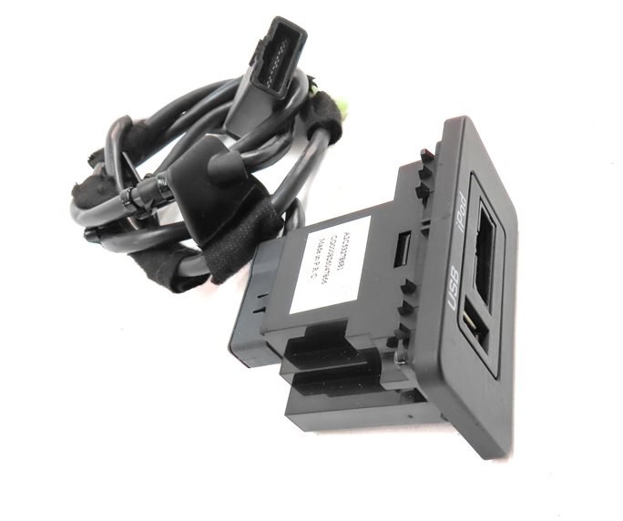 Thumbnail 4: 2010 LAND ROVER LR4 (L319) USB iPOD PLUG PORT PANEL w/ WIRE WIRING HARNESS