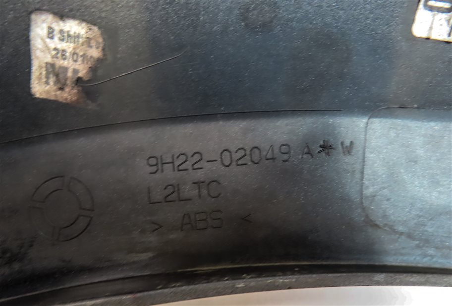 Thumbnail 7: 2010 LAND ROVER LR4 (L319) FRONT LEFT DRIVER FENDER WHEEL WELL ARCH TRIM (Blue)