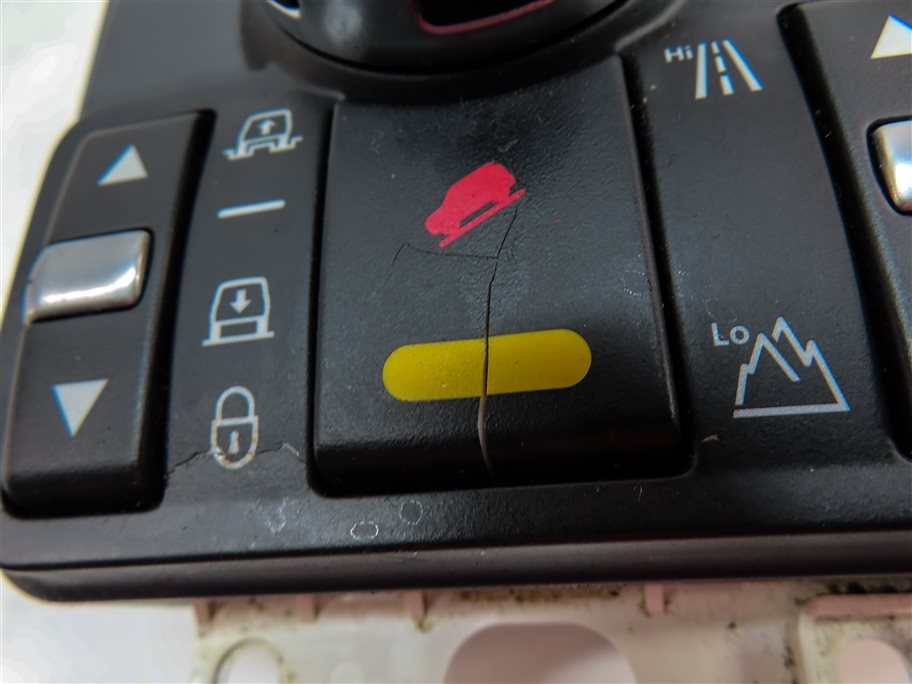 Thumbnail 9: 2010 LAND ROVER LR4 (L319) HILL DESCENT RIDE HEIGHT TERRAIN SELECT SWITCH PANEL