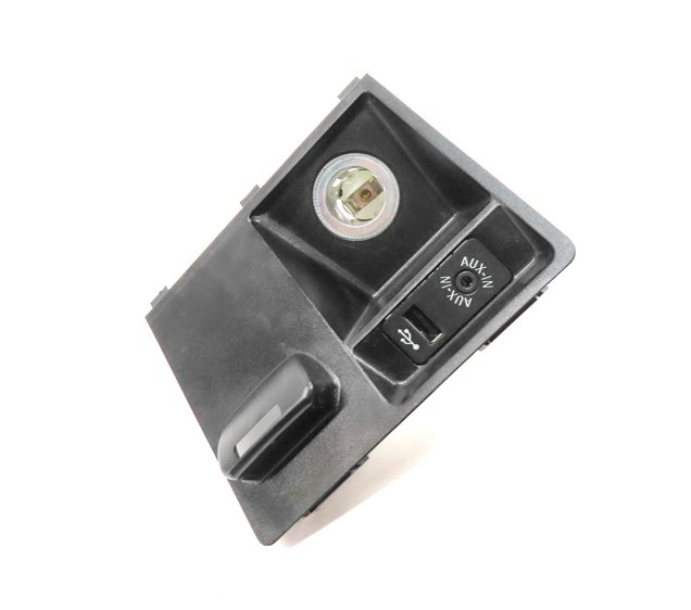 2012 BMW X5 (E70) AUX IN PORT w/ USB 12V POWER SOCKET PANEL