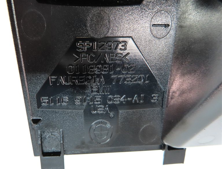 Thumbnail 7: 2012 BMW X5 (E70) AUX IN PORT w/ USB 12V POWER SOCKET PANEL