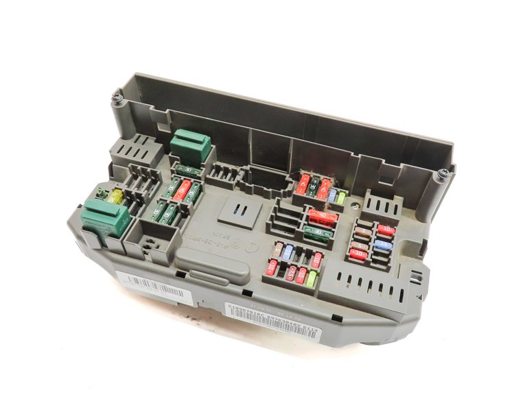 Thumbnail 1: 2012 BMW X5 (E70) 3.0L DIESEL (M57Y) FRONT POWER DISTRIBUTION FUSE RELAY BOX