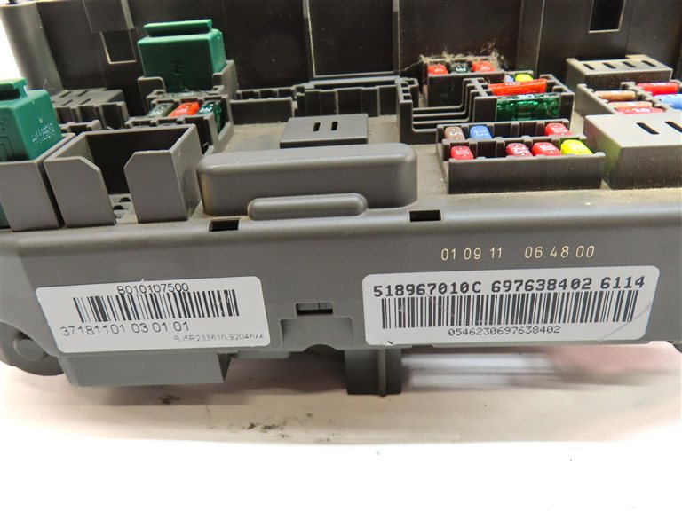 Thumbnail 5: 2012 BMW X5 (E70) 3.0L DIESEL (M57Y) FRONT POWER DISTRIBUTION FUSE RELAY BOX