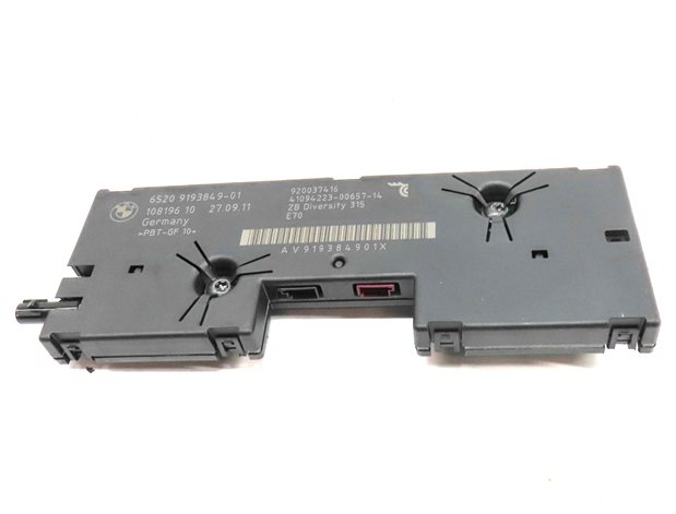 Thumbnail 2: 2012 BMW X5 (E70) RADIO STEREO ANTENNA DIVERSITY AMPLIFIER MODULE